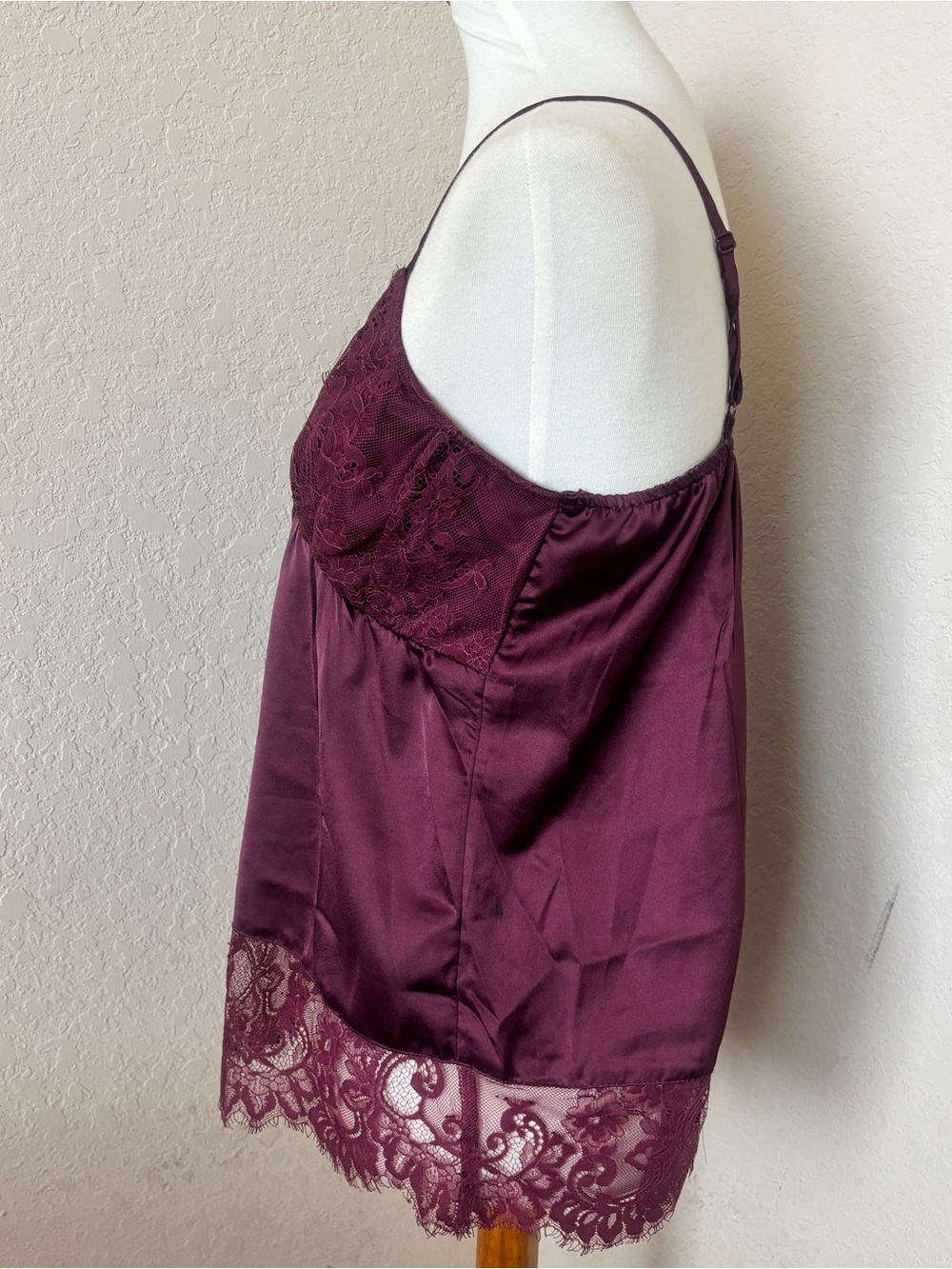 Urban Outfitters Lace Trim Satin V Neck Cami Top in Plum size Small New! - Picture 4 of 7